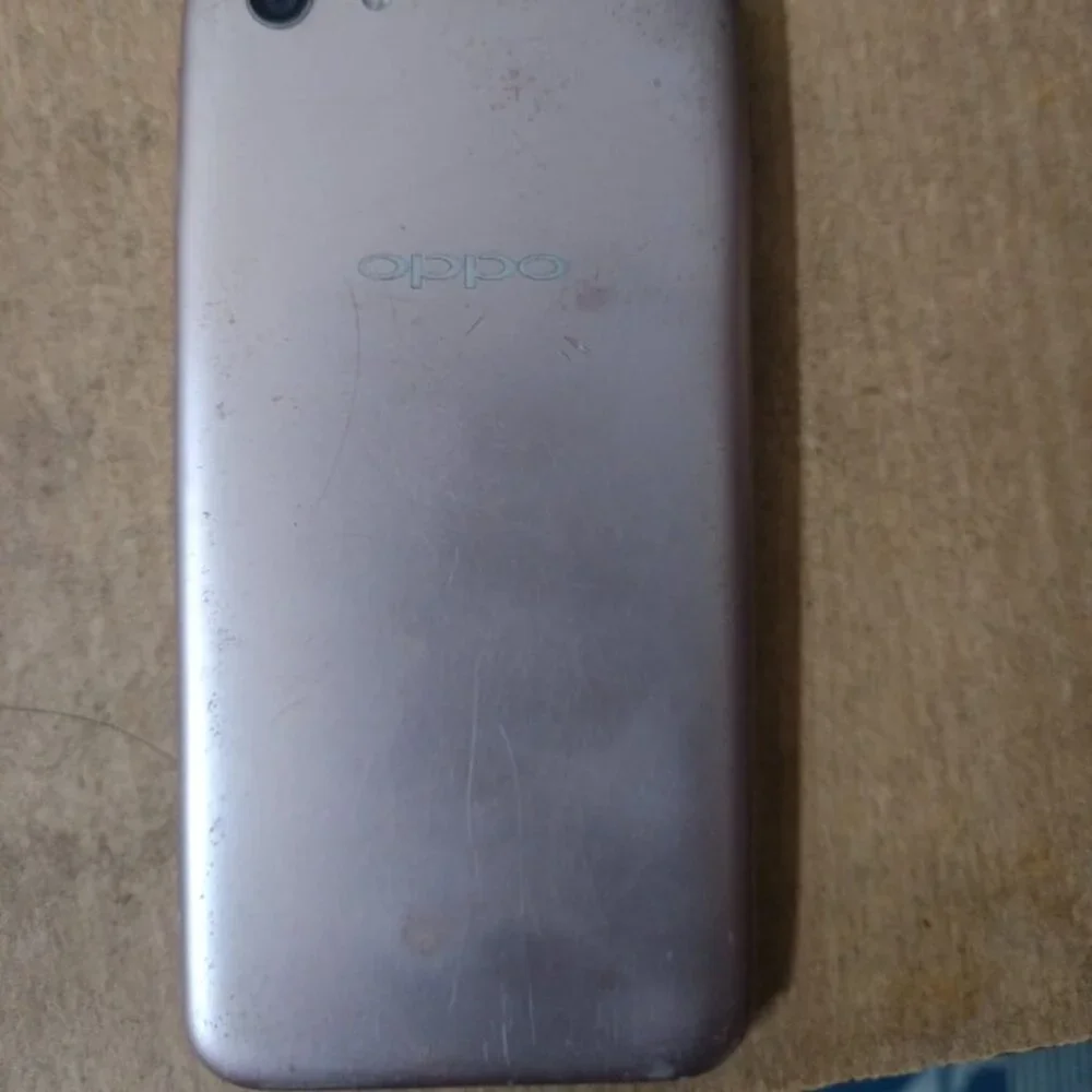 OPPO Smartphone (2018 Model) – Used – Cracked Screen - Not Working